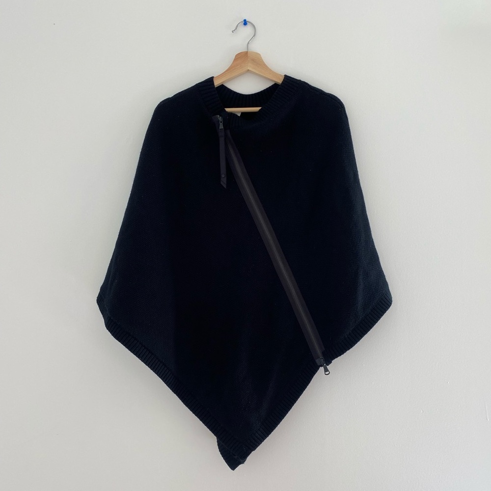 💐 Lululemon Poncho